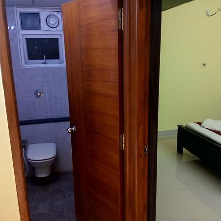 The Posh Residency, Ecr Panzió Csennai Kültér fotó