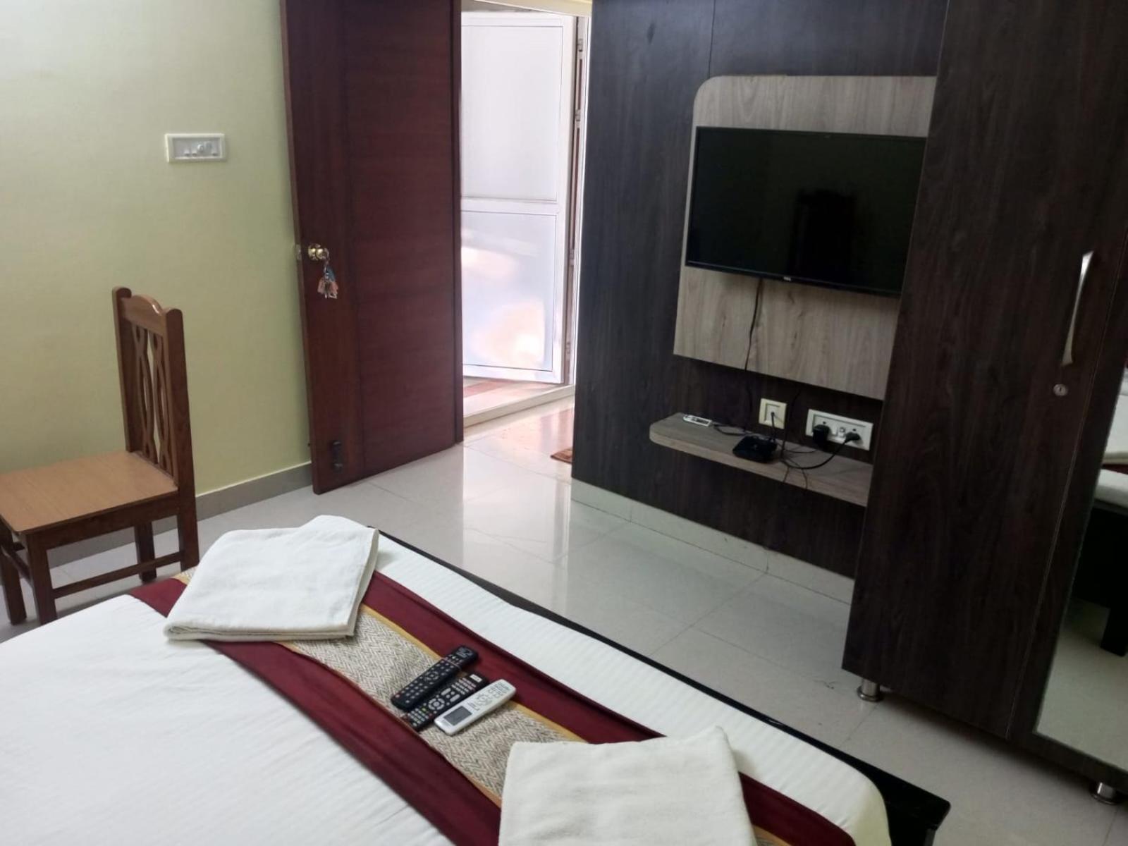 The Posh Residency, Ecr Panzió Csennai Kültér fotó
